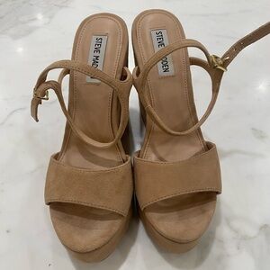 Steve Madden Tan Wedges